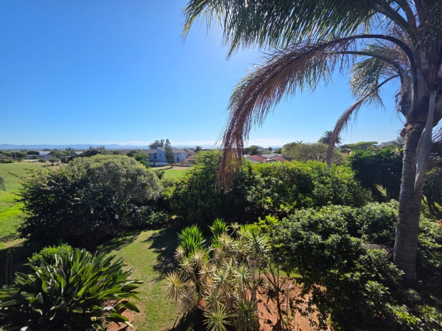 4 Bedroom Property for Sale in Wavecrest Eastern Cape